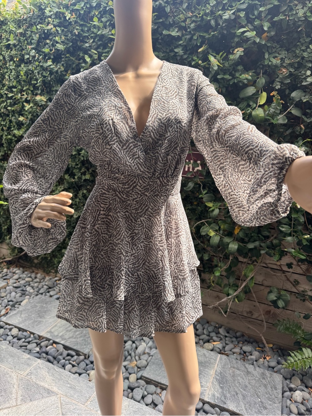 Women's Printed V-Neck Tiered Mini Dress - Grey/cream/taupe